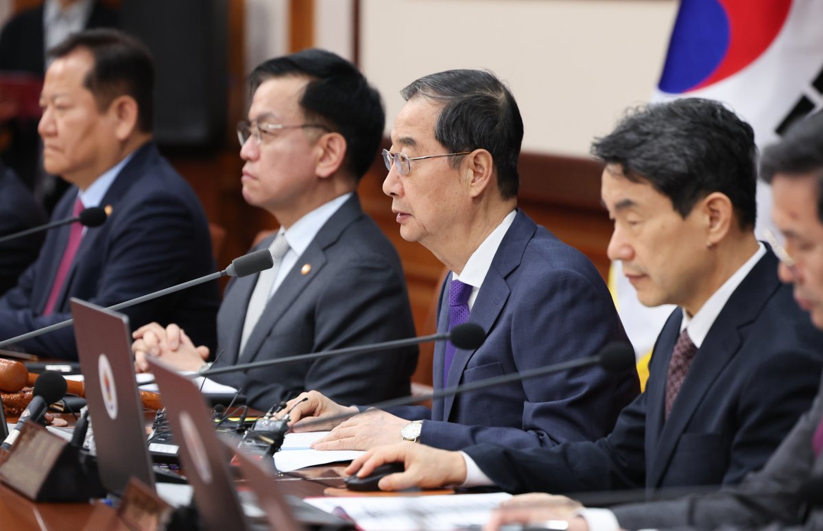 한덕수 국무총리가 11일 서울 종로구 정부서울청사에서 열린 국무회의에서 모두발언을 하고 있다. 2024.4.11/뉴스1