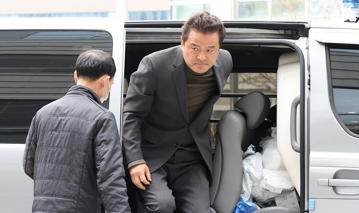 임종성 전 의원이 영장실질심사를 받기 위해 서울동부지법에 들어서고 있다. 2024.2.28/뉴스1 ⓒ News1