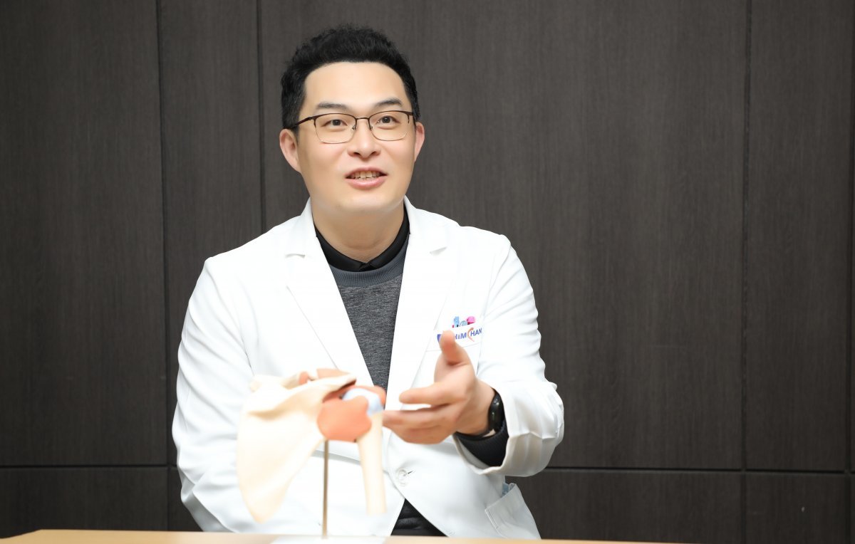 Himchan Hospital Shoulder Clinic Director Yu Sun-yong.