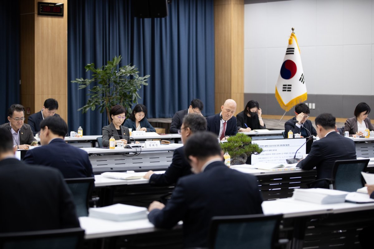 한화진 환경부 장관이 대전 대덕구 한국수자원공사 본사에서 수자원공사 등 환경부 산하기관 현안토론회를 주재하고 있다. 2024.4.8 환경부 제공