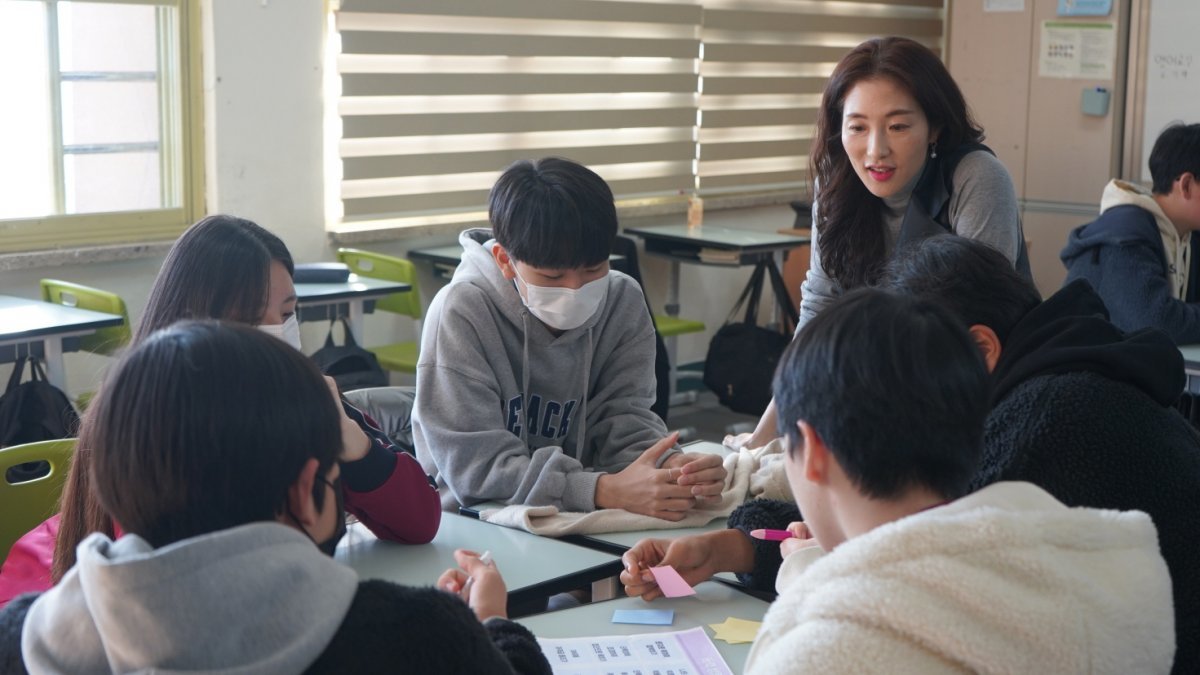 LG생활건강 폭력예방교육 ‘학교야 웃자!’ 프로그램