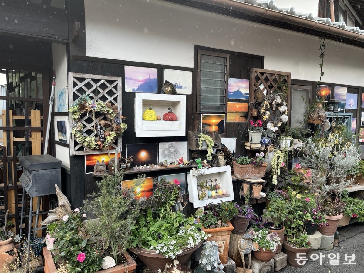 The house of ‘Grandpa Hajime’, who became famous by word of mouth because he was passionate about providing voluntary tour guides.  It was decorated to be attractive to tourists.  Naoshima = Reporter Seo Young-ah sya@donga.com