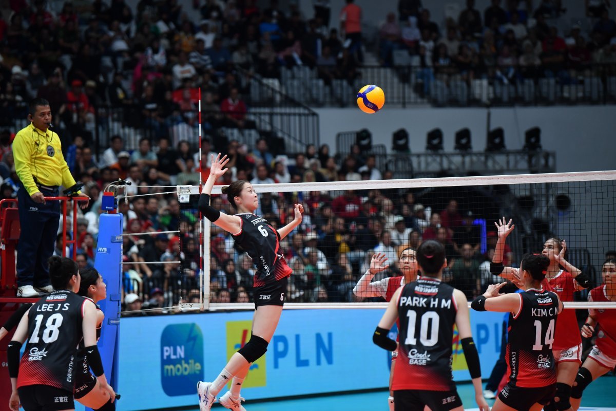 Jeong Kwan-jang Park Eun-jin is attempting a quick break during a friendly game against the Indonesian All-Stars. (Provided by CheongKwanJang Volleyball Team)