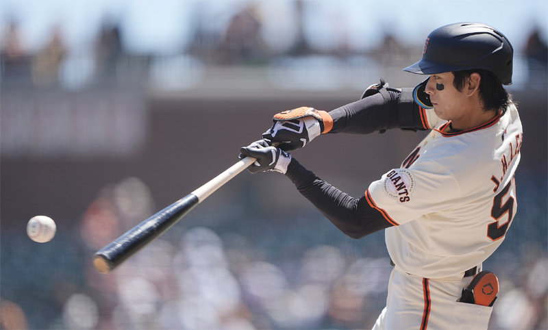 Jeong-hoo Lee (San Francisco) hits a solo home run over the right wall during his first at-bat in the bottom of the first inning of an American professional baseball Major League home game against Arizona on the 21st. It was Lee Jung-hoo's first home run at Oracle Park, his home stadium, and his second home run of the season. San Francisco won 7-3. Photo source: San Francisco team social media