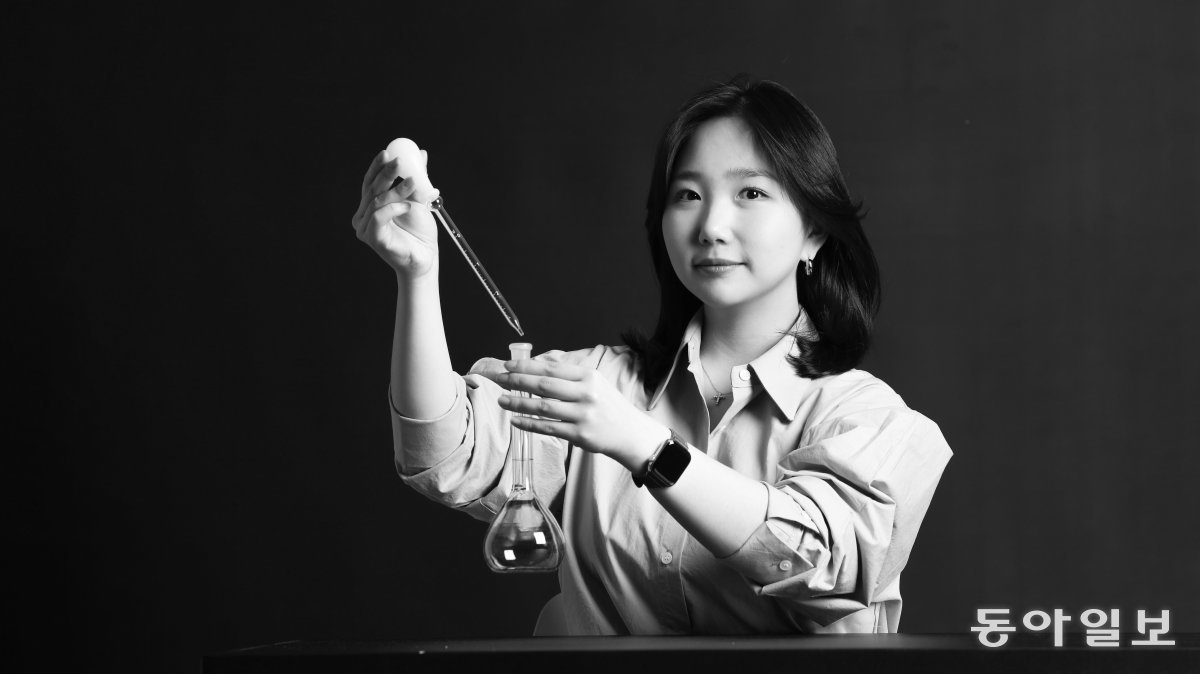 김효이 이너시아 대표는 카이스트에서 의료 분야 인공지능(AI) 박사 과정을 밟던 중 생리대 개발에 나섰다. 세 명의 카이스트 출신 여성 과학자들과 함께. 홍진환 기자 jean@donga.com
