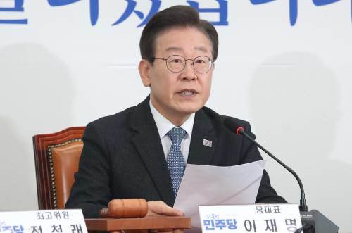 이재명 더불어민주당 대표가 22일 오전 서울 여의도 국회에서 열린 최고위원회의에서 발언을 하고 있다. 뉴스1