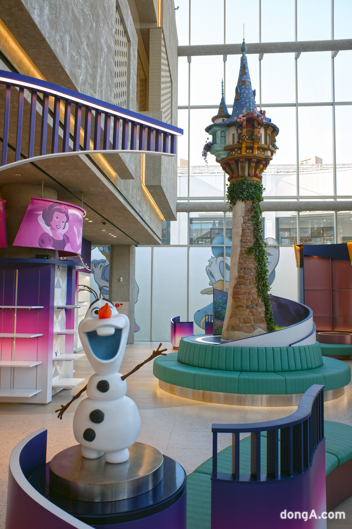 현대프리미엄아울렛 스페이스원 디즈니 스토어 라푼젤 타워. 현대백화점 제공