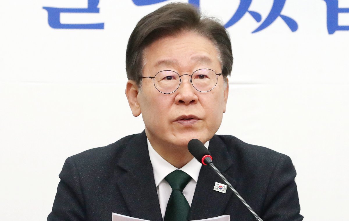 더불어민주당 이재명 대표가 24일 오전 서울 여의도 국회에서 열린 최고위원회의에서 발언을 하고 있다. 뉴스1