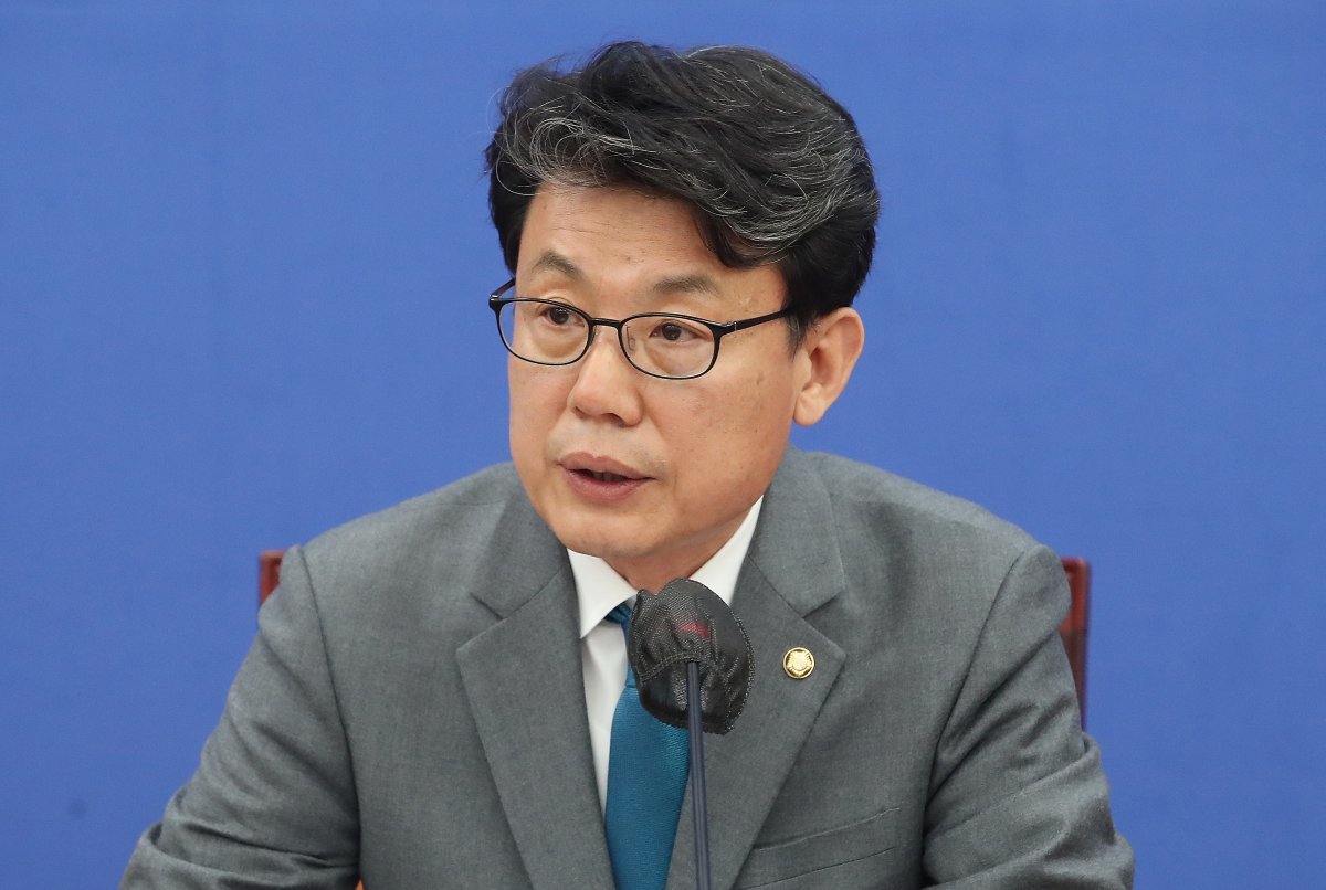진성준 “尹, 언론탄압·방송장악도 사과해야”…영수회담 연일 압박