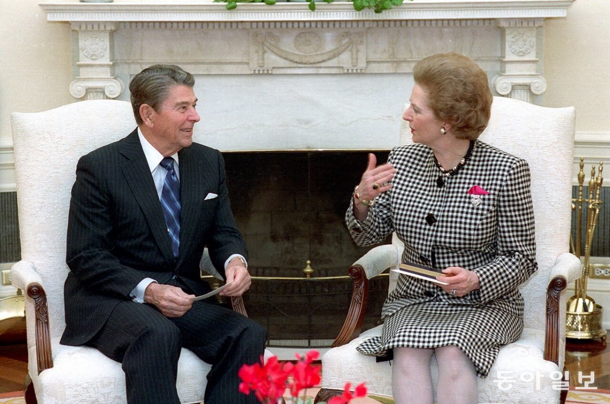 마거릿 대처 영국 총리가 백악관을 방문해 로널드 레이건 대통령을 만나는 모습. 위키피디아