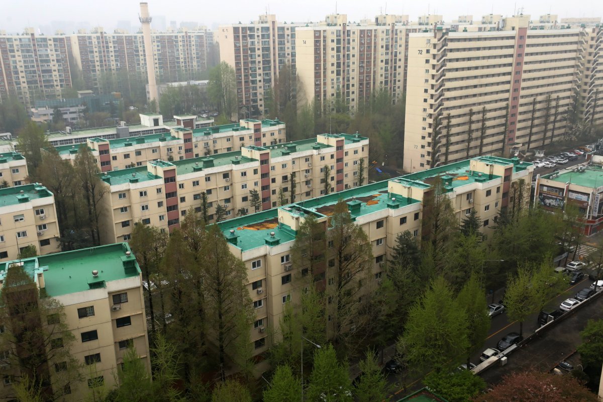 사진은 6일 서울 강남구 압구정동 아파트 단지 모습. 2023.4.6/뉴스1