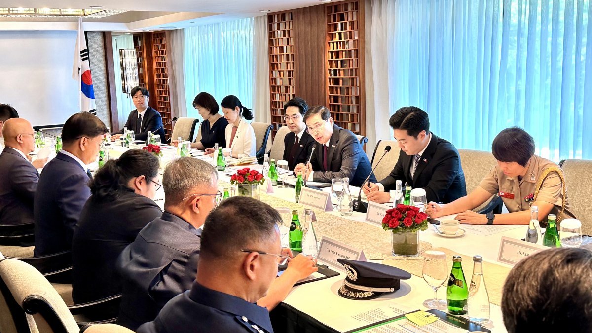 김선호 국방부차관이 26일 오전 필리핀 마닐라에서 열린 ‘제3차 한-필리핀 국방협력공동위원회‘에서 발언을 하고 있다. (국방부 제공) 2024.4.26/뉴스1