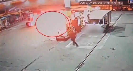 3월 29일 오전 0시 38분쯤 경기 의정부시 장암동 한 주유소에서 일하던 30대 남성이 마약을 투약한 뒤 자신의 몸에 휘발유를 끼얹고 불을 질렀다. (의정부경찰서 제공) 뉴스1