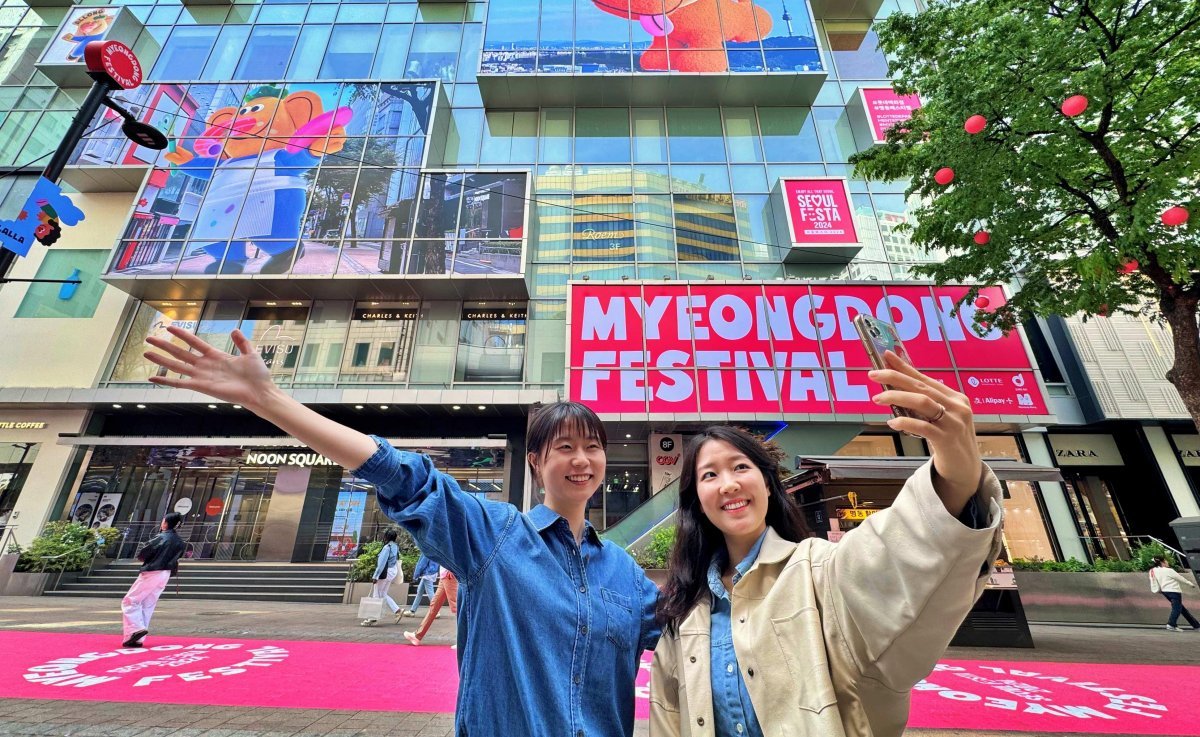 롯데백화점이 서울시·중구와 함께 ‘2024 명동 페스티벌’을 개최한다고 밝혔다. 롯데백화점은 4월 26일부터 5월 6일까지 명동을 체험과 축제의 장으로 만들어 ‘명동 페스티벌’을 서울의 랜드마크 축제로 만든다는 계획이다.
