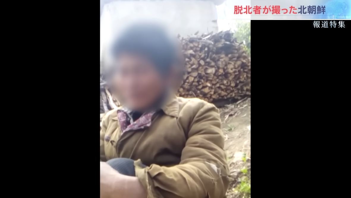 탈북자 김모 씨가 탈북 전인 지난해 4월 북한 황해남도에서 촬영한 영상. 한 남성이 담배를 피우며 구걸하고 있다. 유튜브 채널 ‘TBS NEWS DIG Powered by JNN’ 영상 캡처