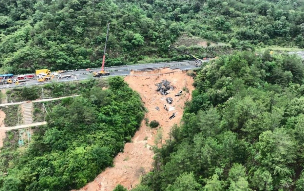1일(현지시간) 새벽 광둥 메이다 고속도로 붕괴로 24명이 사망하고 30명이 다쳤다. (사진 출처=신화통신 갈무리)