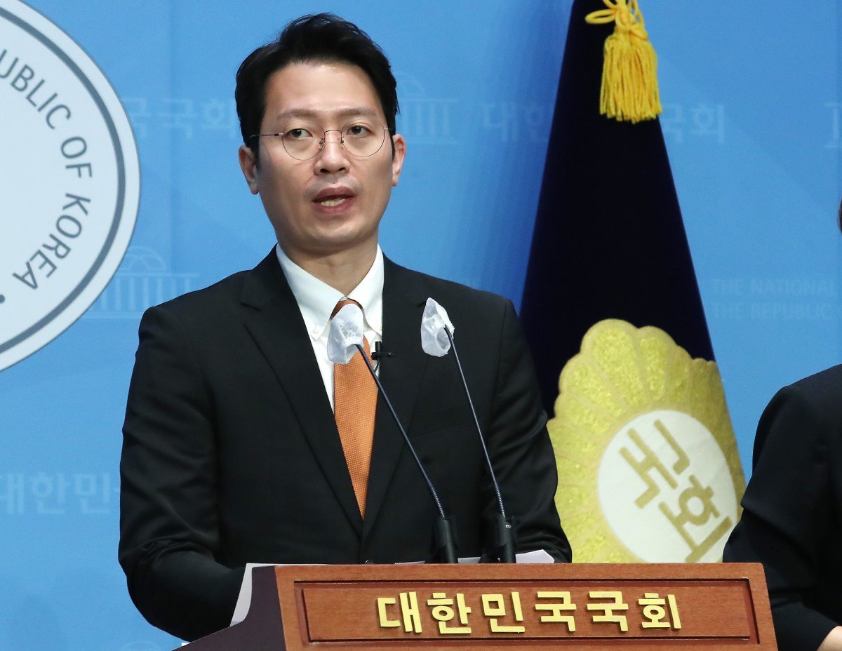 이기인 개혁신당 당대표 후보가 2일 오전 서울 여의도 국회 소통관에서 비전 발표 기자회견을 하고 있다. 2024.5.2/뉴스1