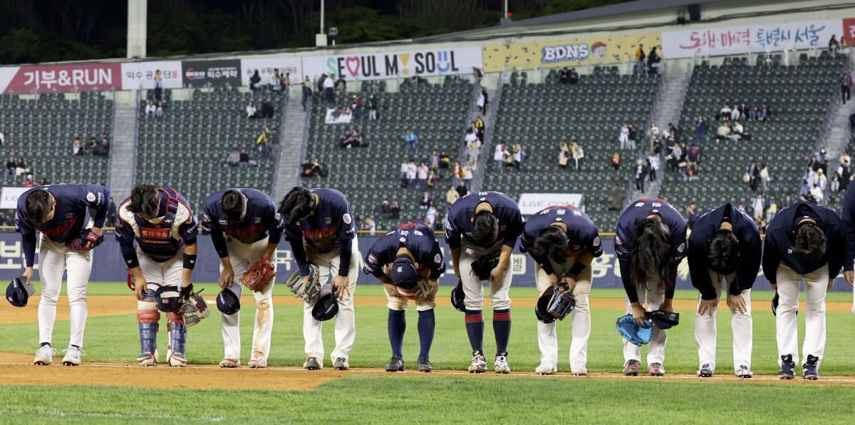 Since the start of the 2024 season, the Lotte Giants have recorded 8 straight losses, 5 straight losses, and 4 straight losses.  2024.4.18 News 1