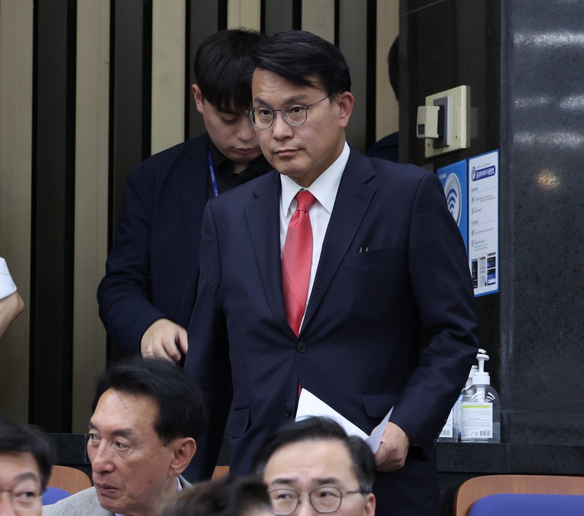 윤상현 국민의힘 의원이 2일 서울 여의도 국회에서 열린 의원총회에 참석하고 있다. 2024.5.2/뉴스1