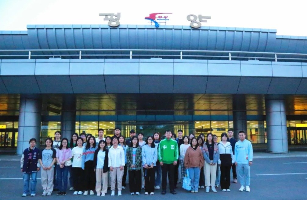중국 정부 장학생 41명이 2일 북한 평양 공항에 도착했다. (사진출처=북한 주재 중국 대사관 공식 계정)