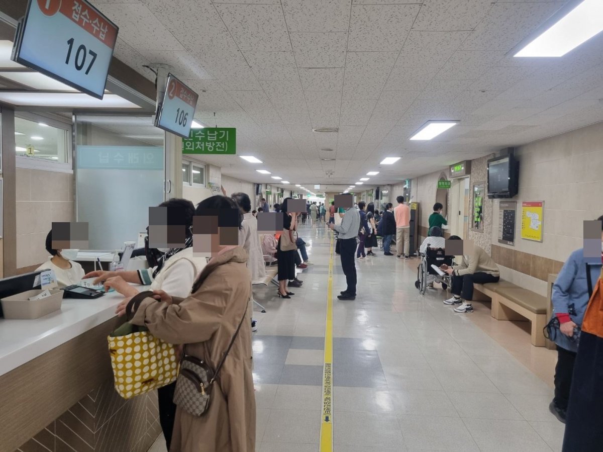 대전성모병원에서 환자들이 접수하고 있다. /뉴스1