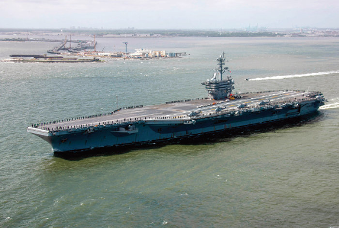 미국 해군 항모 조지 워싱턴이 4월 25일(현지 시간) 버지니아주 노퍽 해군기지에서 출항해 제7함대로 귀환하는 여정에 올랐다. [미 해군 제공]
