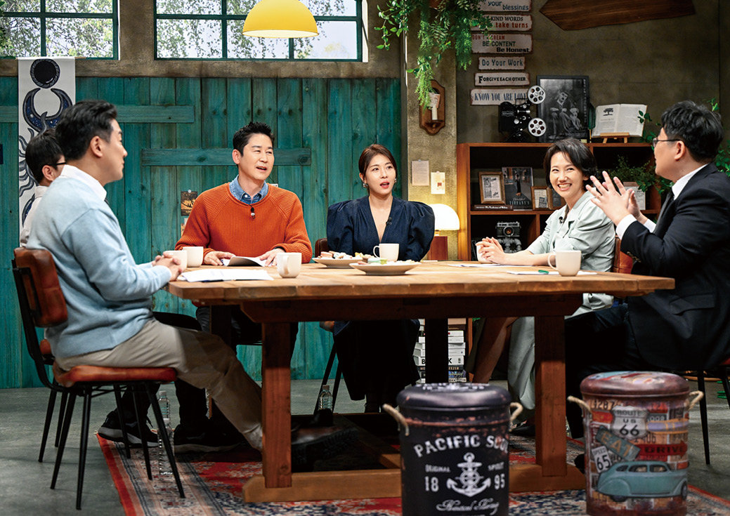 1일 첫 방송된 채널A의 교양 프로그램 ‘인간적으로’ 1화 방송 장면. 채널A 제공