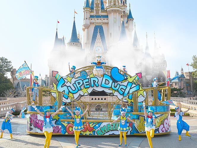 도쿄 디즈니랜드 공식 홈페이지에는 이번 이벤트가 이렇게 소개돼있다. “일상에서는 있을 수 없었던, 도널드가 꿈에 그리던 이상적인 세계로 변신한 놀이공원을 즐겨보세요!”. 도쿄 디즈니랜드 홈페이지 캡처