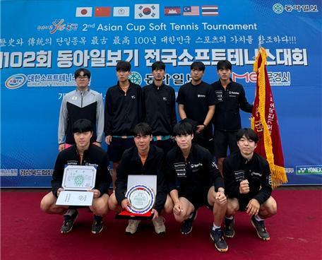 충북대학교 소프트테니스부가 지난 3일부터 12일까지 경북 문경시에서 열리고 있는 ‘102회 동아일보기 전국소프트테니스대회’에서 단체전 우승을 차지했다.(충북대 제공)/뉴스1