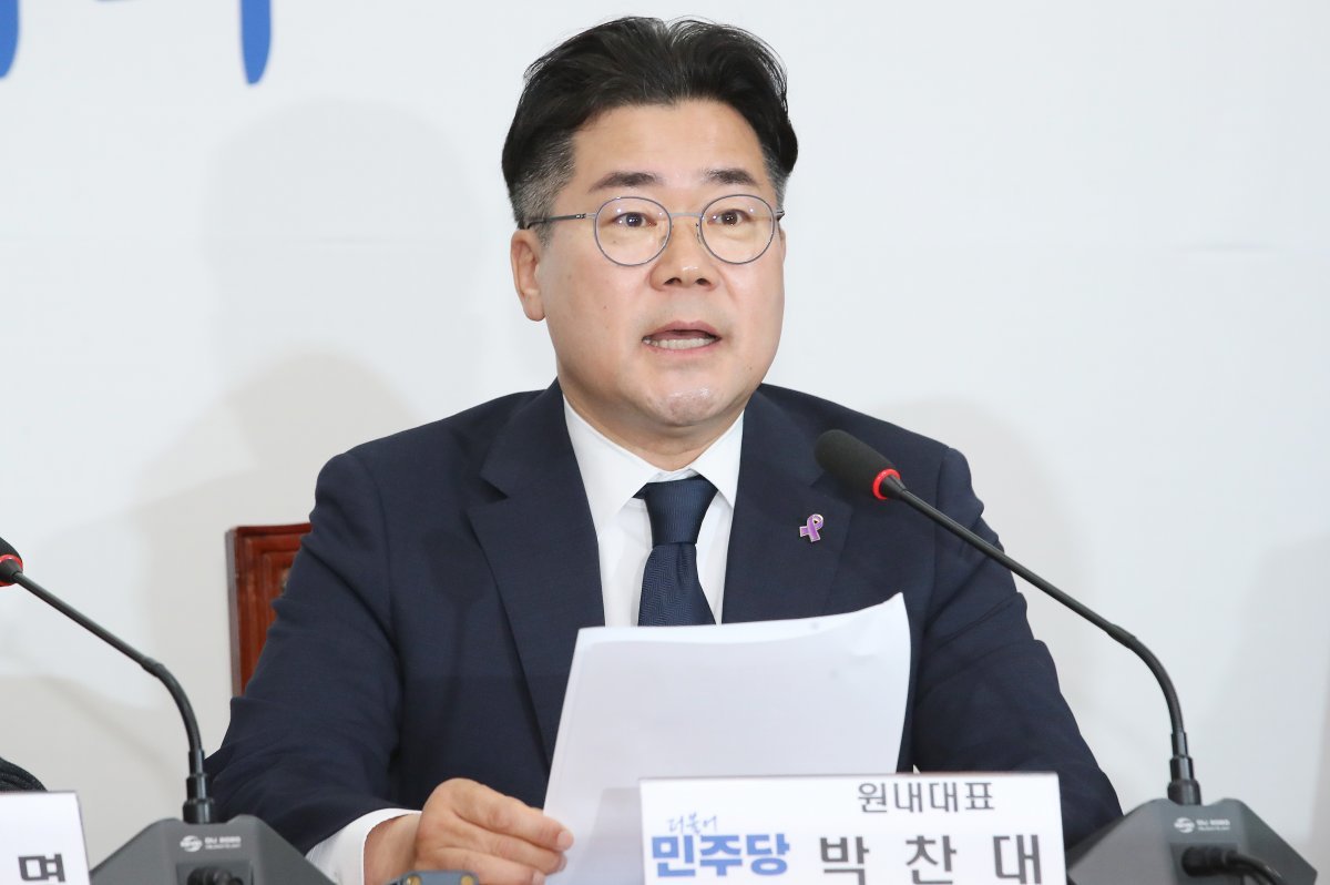 박찬대 더불어민주당 원내대표가 8일 오전 서울 여의도 국회에서 열린 최고위원회의에서 발언을 하고 있다. 2024.5.8/뉴스1