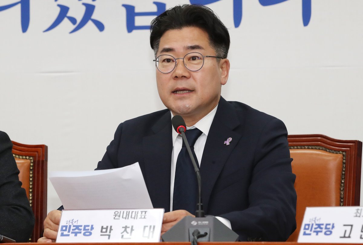 박찬대 더불어민주당 원내대표가 8일 오전 서울 여의도 국회에서 열린 최고위원회의에서 발언을 하고 있다. 2024.5.8. 뉴스1