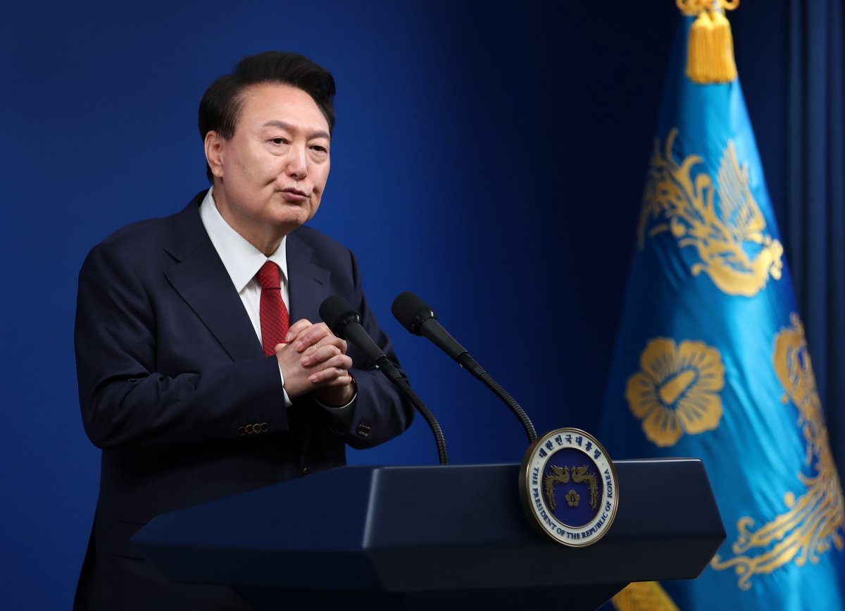 윤석열 대통령이 9일 용산 대통령실 청사 브리핑룸에서 열린 취임 2주년 기자회견에서 취재진의 질문에 답하고 있다. 윤 대통령의 기자회견은 2022년 8월 취임 100일 기자회견 이후 1년 9개월 만이다. 2024.5.9/뉴스1