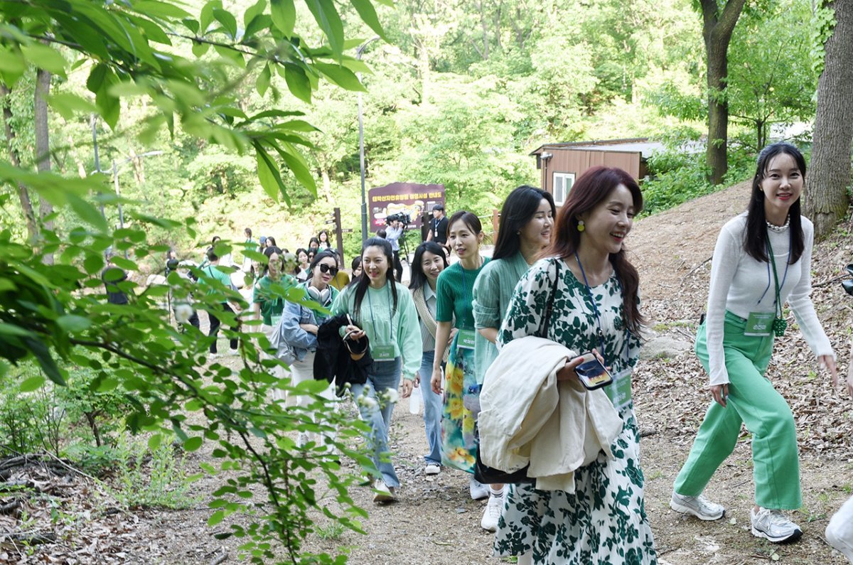 ‘2024 워케이션 팸투어’ 행사에 참여한 ‘K-Queen’ 홍보단 모습. 충남문화관광재단 제공