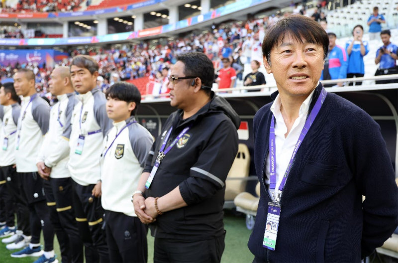 신태용 인도네시아 감독(오른쪽)은 2024 파리 올림픽 본선 진출에는 실패했지만 한국을 상대로 승리하는 등 이변을 일으키며 주목받았다. 뉴스1