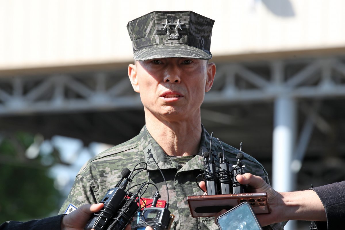 ‘해병대 채 상병 순직 사건’ 관련 조사에 피의자 신분으로 소환된 임성근 전 해병대 1사단장이 13일 오전 조사를 받기 위해 경북 경산시 경북경찰청 형사기동대에 도착해 취재진 질문에 입장을 밝히고 있다. 2024.5.13. 뉴스1