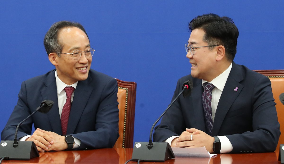 추경호 국민의힘 원내대표가 13일 오전 서울 여의도 국회에서 박찬대 더불어민주당 원내대표를 예방하고 있다. 2024.5.13.뉴스1