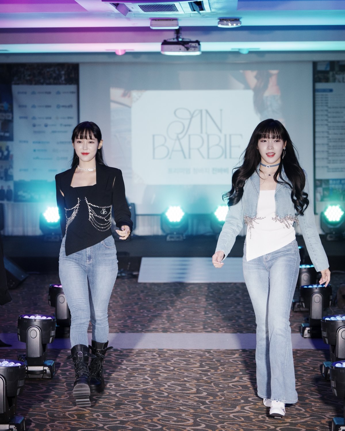 걸그룹 원츄(1CHU)가 진바비 패션쇼에서 패션과 K-팝의 멋진 콜라보레이션 무대를 꾸몄다. 사진= 진바비 제공