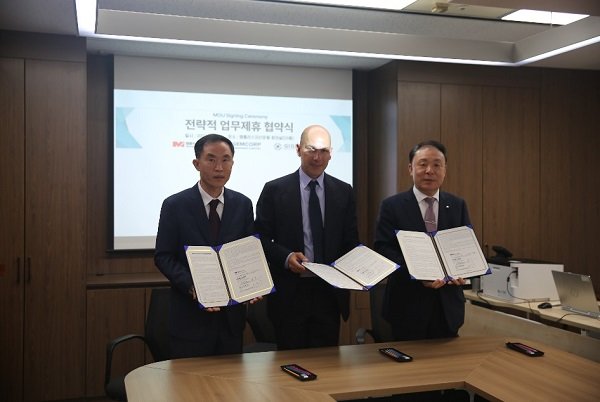 (왼쪽부터)GIGSA 김준영회장, GEMCORP 아타나스 보스탄지에프 회장, 엠플러스자산운용 김영규 대표