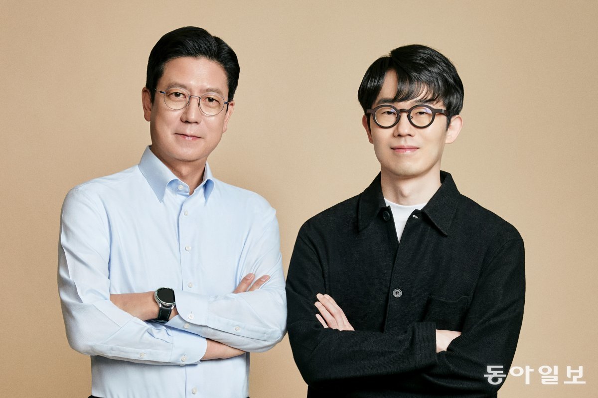 왼쪽부터 김정욱, 강대현 넥슨코리아 공동 대표. 넥슨코리아 제공