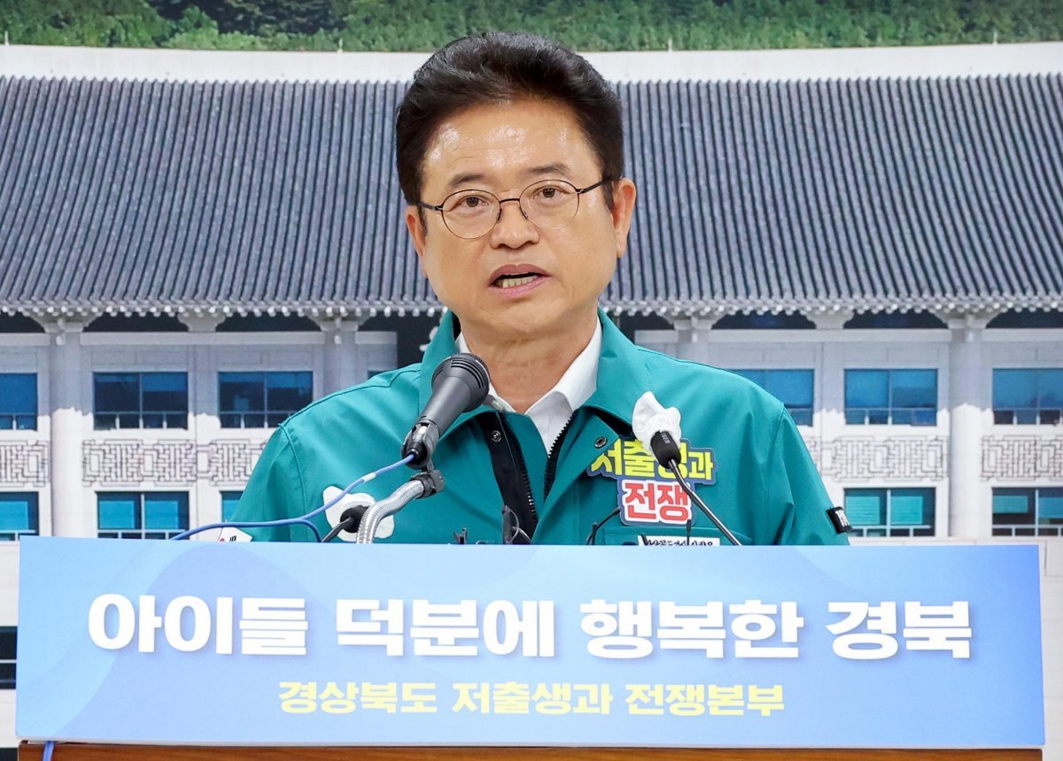 13일 경북 안동시 풍천면 경북도청 브리핑룸에서 이철우 경북도지사가 저출생 극복을 위한 실행 과제를 발표하고 있다. 경북도 제공