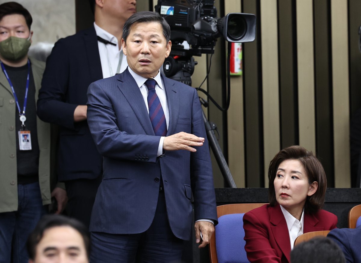 이철규 국민의힘 의원이 9일 오후 서울 여의도 국회에서 열린 2024 원내대표 선출 선거 당선자총회에 참석하고 있다. 2024.5.9/뉴스1