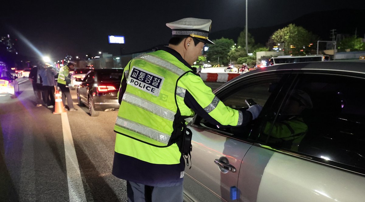 기사와 직접적 관련 없는 참고사진. 지난달 18일 오후 경기도 성남시 분당구 서울톨게이트에서 경찰 관계자들이 고속도로 음주운전 및 체납 차량 단속을 실시하고 있다. 뉴스1