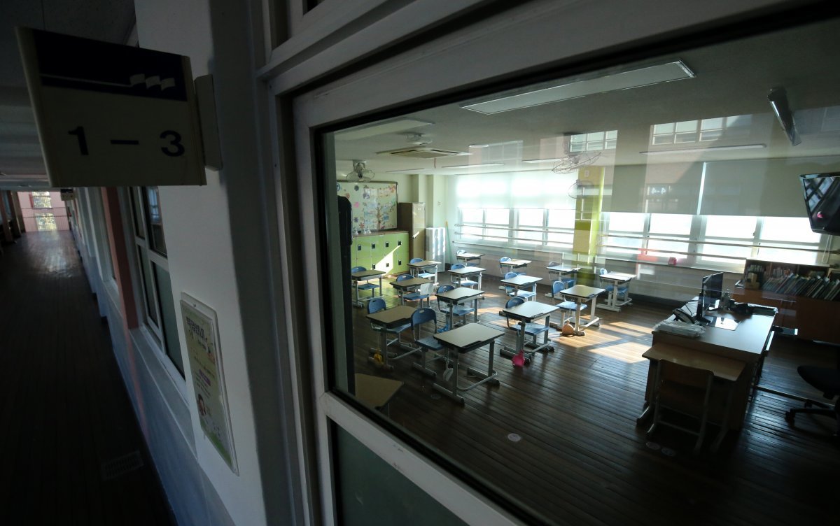 대전의 한 초등학교 1학년 교실이 비어있다. 뉴스1