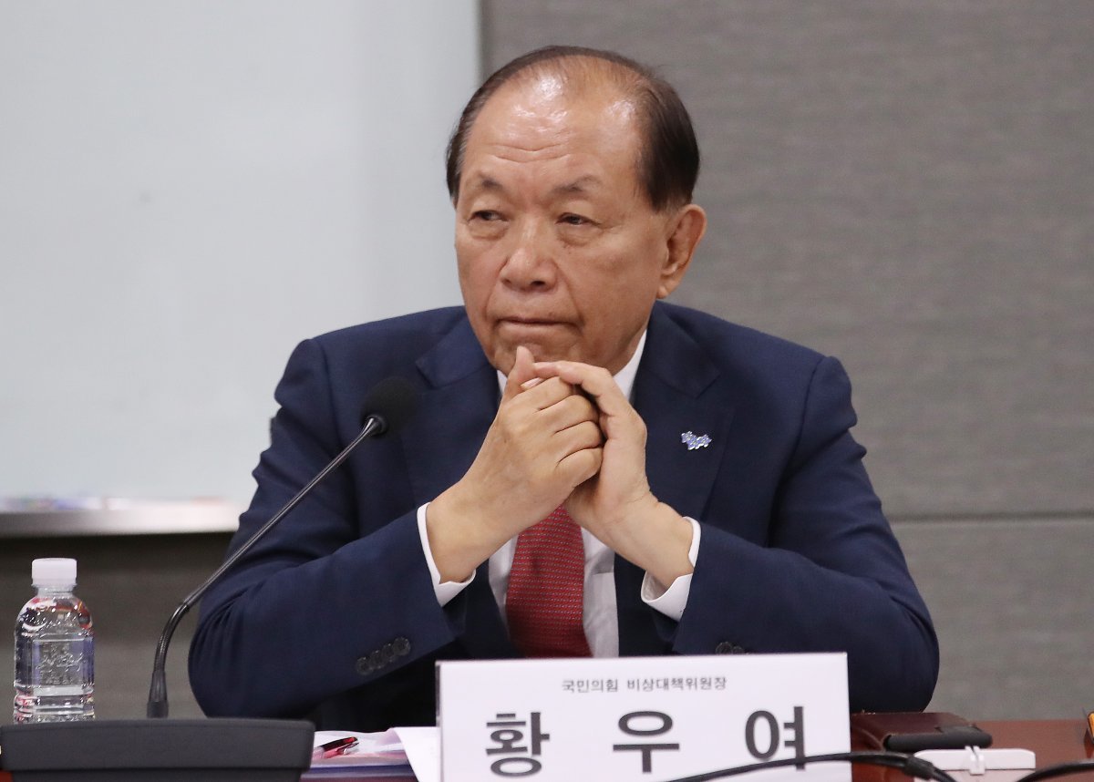 황우여 국민의힘 비상대책위원장이 16일 오전 서울 여의도 국회 의원회관에서 열린 대한민국의 지속 가능한 내일을 위한 저출산과 연금개혁 세미나에서 생각에 잠겨 있다. 2024.5.16 뉴스1