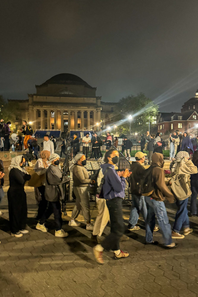 최근 미국 대학 시위의 진원지인 뉴욕 컬럼비아대에서 밤샘 시위를 벌이는 모습. 컬럼비아 데일리 스펙테이터 홈페이지