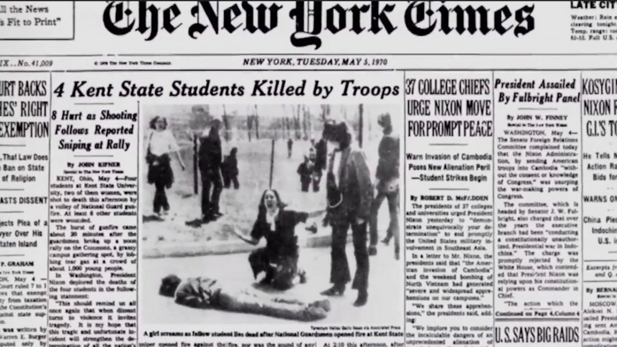 오하이오 켄트주립대 시위에서 사망한 학생 옆에서 절규하는 여학생. 이 사진은 퓰리처상을 받았다. 뉴욕타임스 캡처