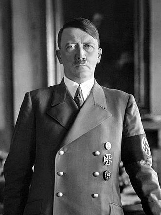 독재의 상징 아돌프 히틀러(1889∼1945)의 초상화. 신간은 “히틀러가 1941년 겨울 이전 모스크바를 점령했다면 나치가 제2차 세계대전에서 이겼을 수도 있다”는 오싹한 가정을 한다. 사진 출처 위키피디아