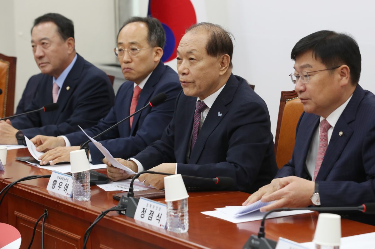 황우여 국민의힘 비상대책위원장이 20일 오전 서울 여의도 국회에서 열린 비상대책위원회의에서 모두발언을 하고 있다. 2024.5.20. 뉴스1