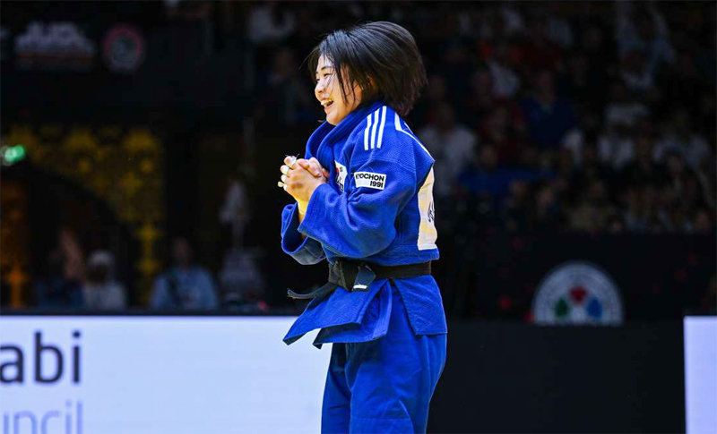 Mimi Heo is rejoicing after winning by foul after a golden score (overtime) in the women's 57kg final at the International Judo Federation (IJF) World Championships held in Abu Dhabi, United Arab Emirates (UAE) on the 21st. Photo source: IJF website