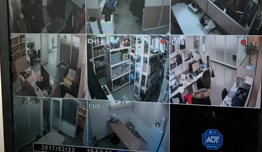 보듬컴퍼니 전직자가 공개한 사무실 CCTV. JTBC 보도화면 유튜브 캡처